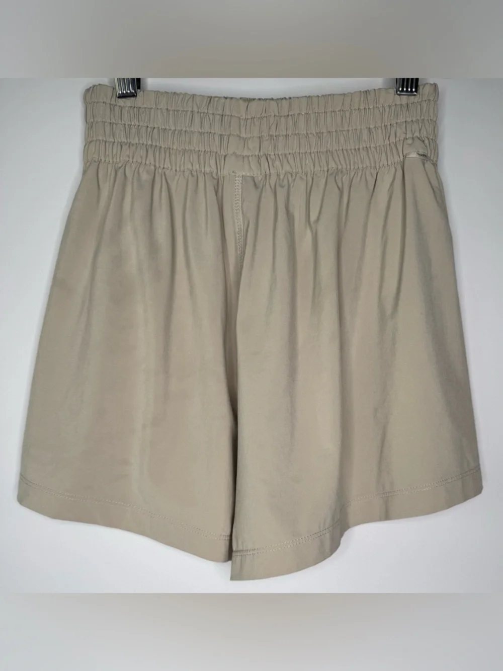 Vuori Women’s Villa Shorts - Picture 4 of 15